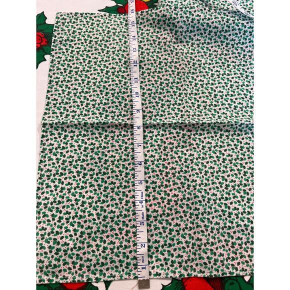 Green Holly Christmas Cloth Napkins Set of 4 - Picture 5 of 5